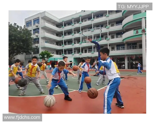 在模仿篮球明星动作的房间里感受运动的激情与乐趣